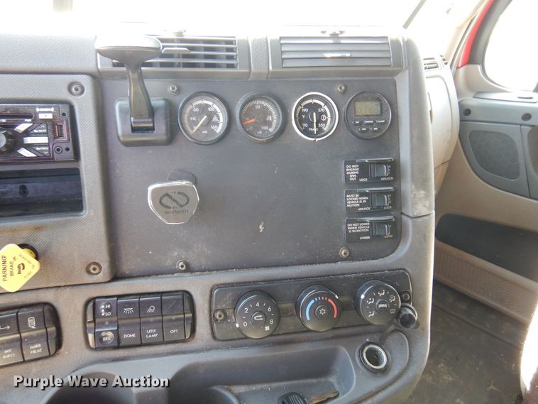 image for item DK4247 2013 Freightliner Cascadia 125  semi truck