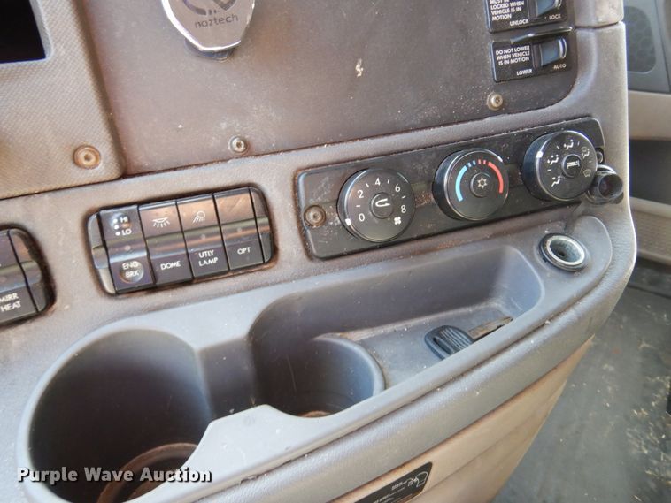 image for item DK4247 2013 Freightliner Cascadia 125  semi truck