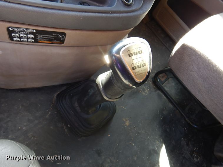 image for item DK4247 2013 Freightliner Cascadia 125  semi truck