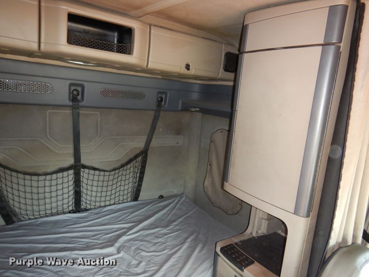 image for item DK4247 2013 Freightliner Cascadia 125  semi truck