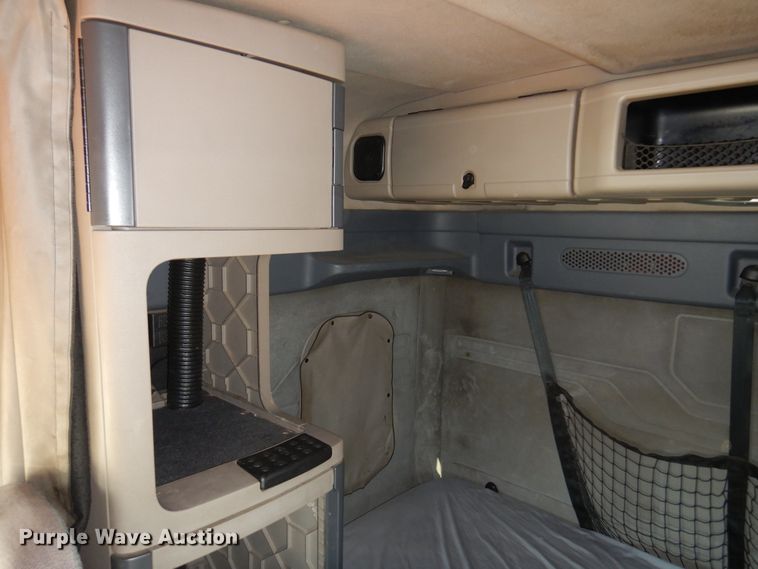 image for item DK4247 2013 Freightliner Cascadia 125  semi truck