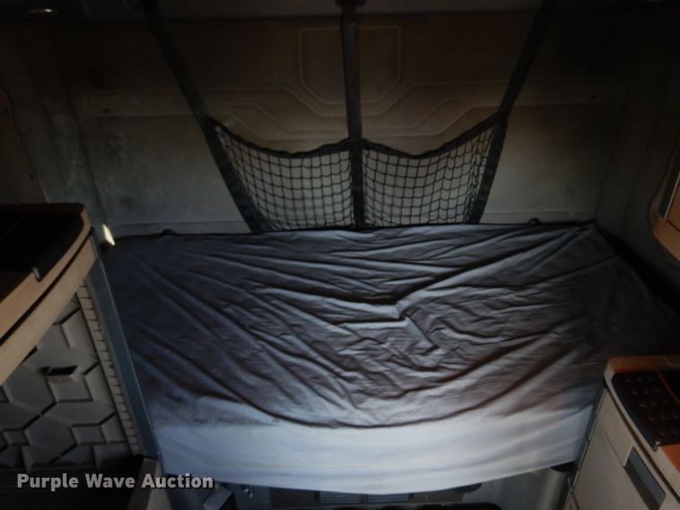 image for item DK4247 2013 Freightliner Cascadia 125  semi truck