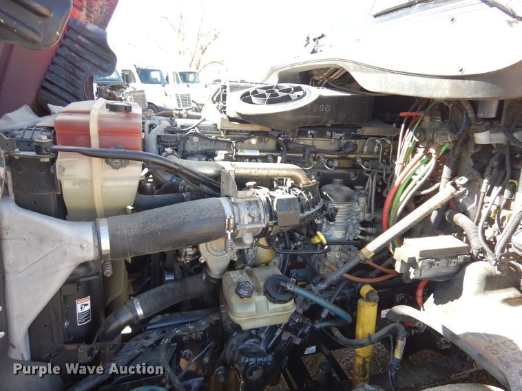 image for item DK4247 2013 Freightliner Cascadia 125  semi truck