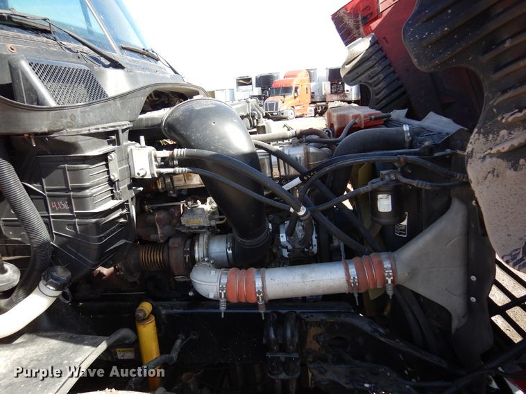 image for item DK4247 2013 Freightliner Cascadia 125  semi truck