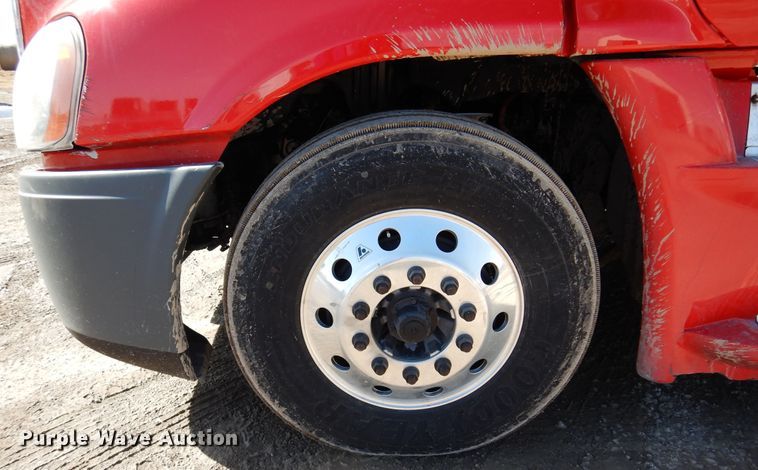 image for item DK4247 2013 Freightliner Cascadia 125  semi truck