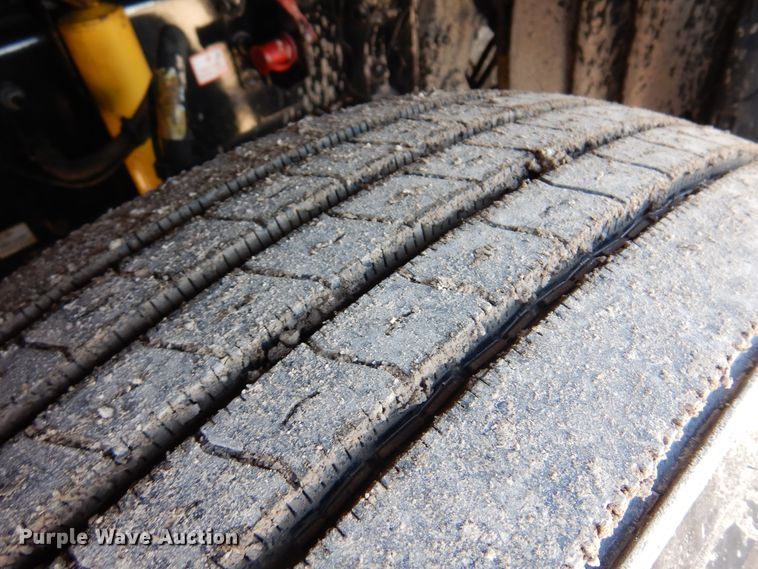 image for item DK4247 2013 Freightliner Cascadia 125  semi truck