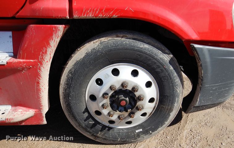 image for item DK4247 2013 Freightliner Cascadia 125  semi truck