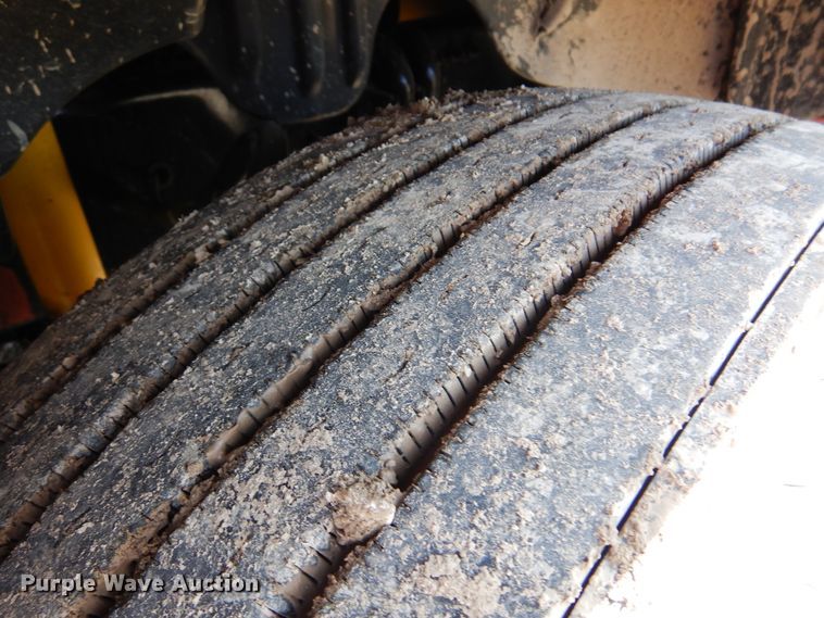 image for item DK4247 2013 Freightliner Cascadia 125  semi truck