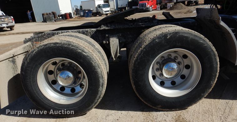 image for item DK4247 2013 Freightliner Cascadia 125  semi truck