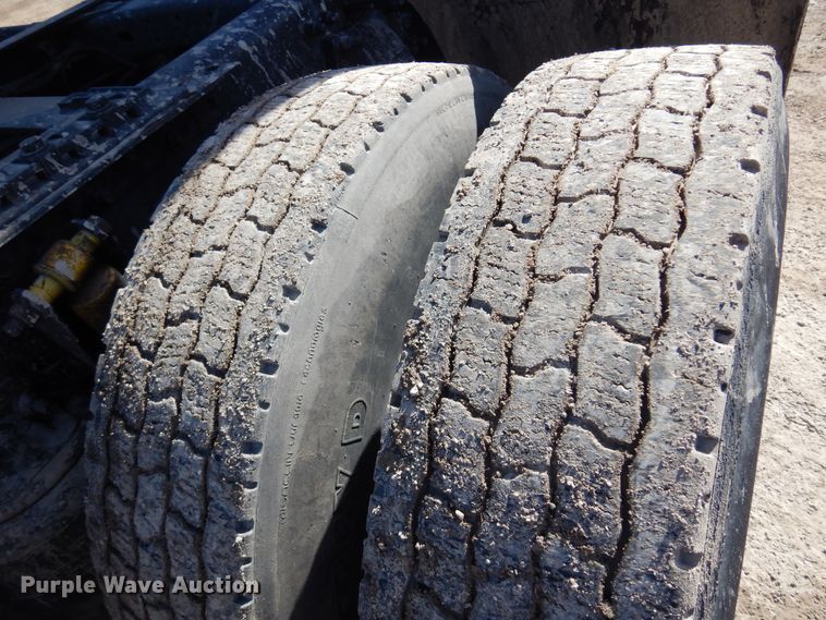 image for item DK4247 2013 Freightliner Cascadia 125  semi truck