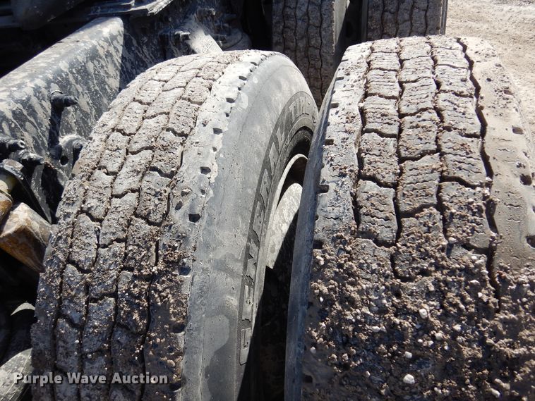 image for item DK4247 2013 Freightliner Cascadia 125  semi truck