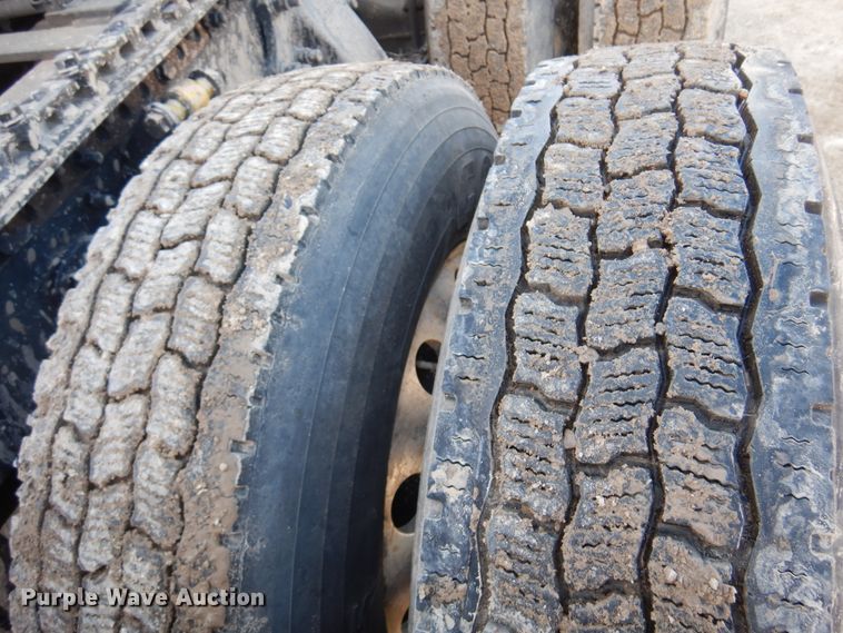 image for item DK4247 2013 Freightliner Cascadia 125  semi truck