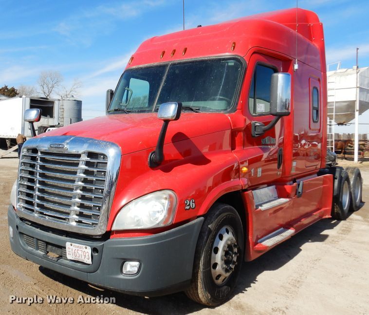 image for item DK4248 2013 Freightliner Cascadia 125  semi truck