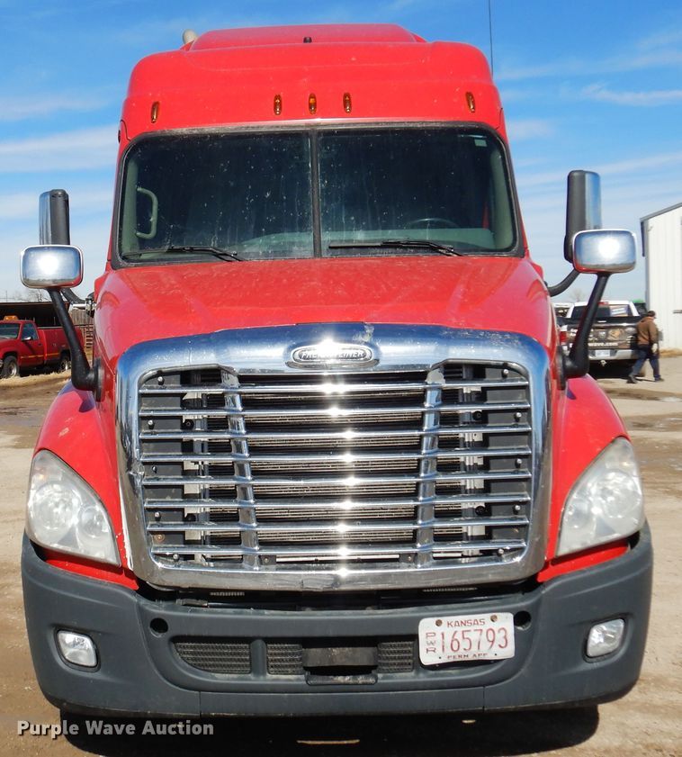 image for item DK4248 2013 Freightliner Cascadia 125  semi truck