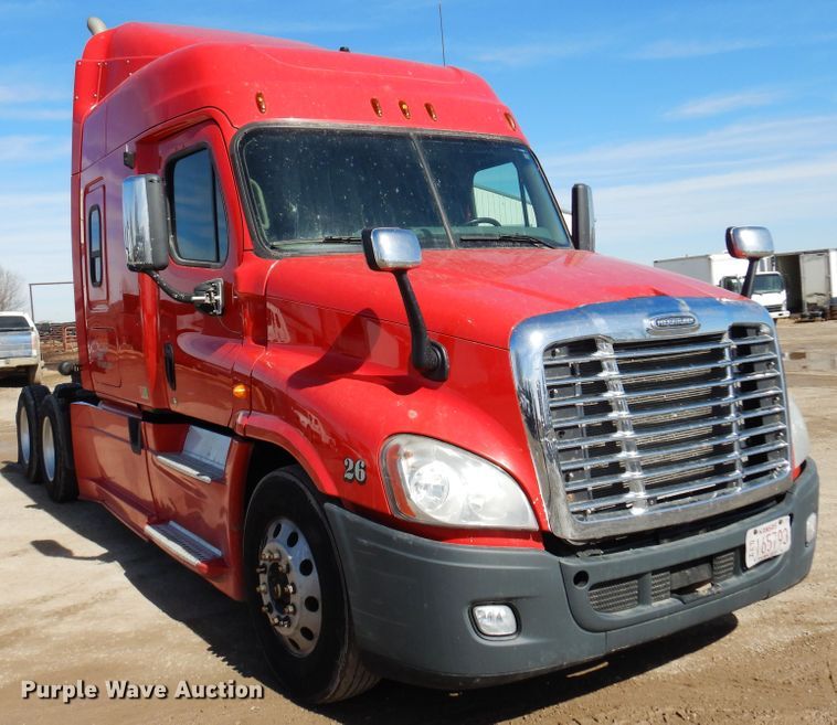 image for item DK4248 2013 Freightliner Cascadia 125  semi truck