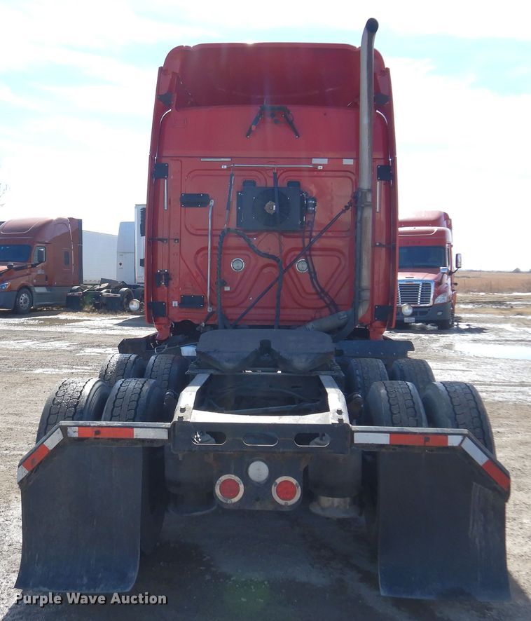 image for item DK4248 2013 Freightliner Cascadia 125  semi truck