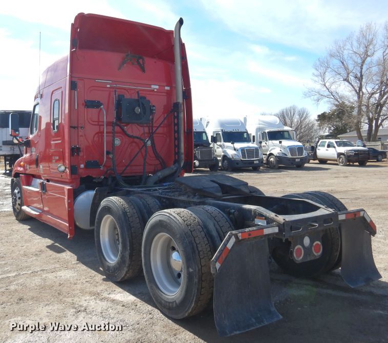 image for item DK4248 2013 Freightliner Cascadia 125  semi truck