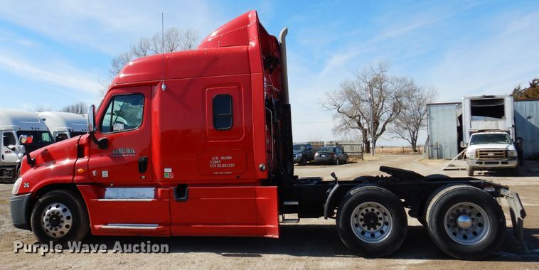 image for item DK4248 2013 Freightliner Cascadia 125  semi truck
