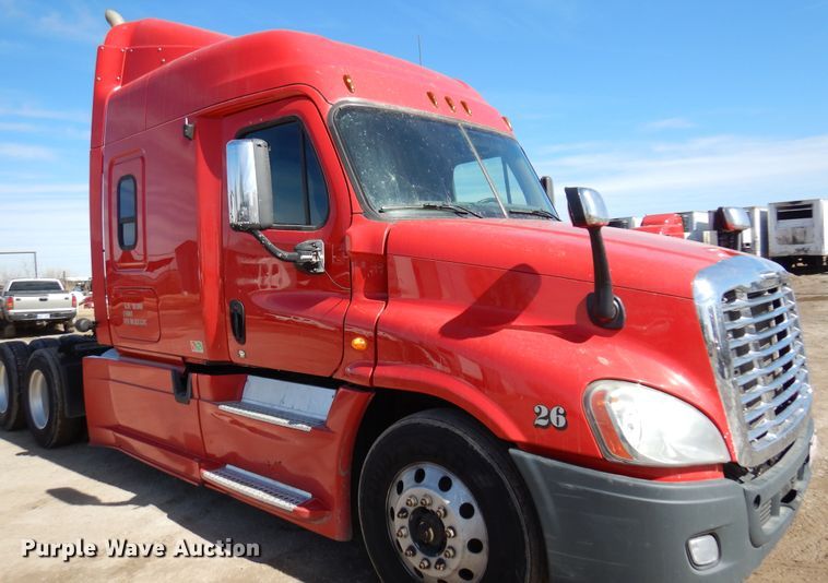 image for item DK4248 2013 Freightliner Cascadia 125  semi truck