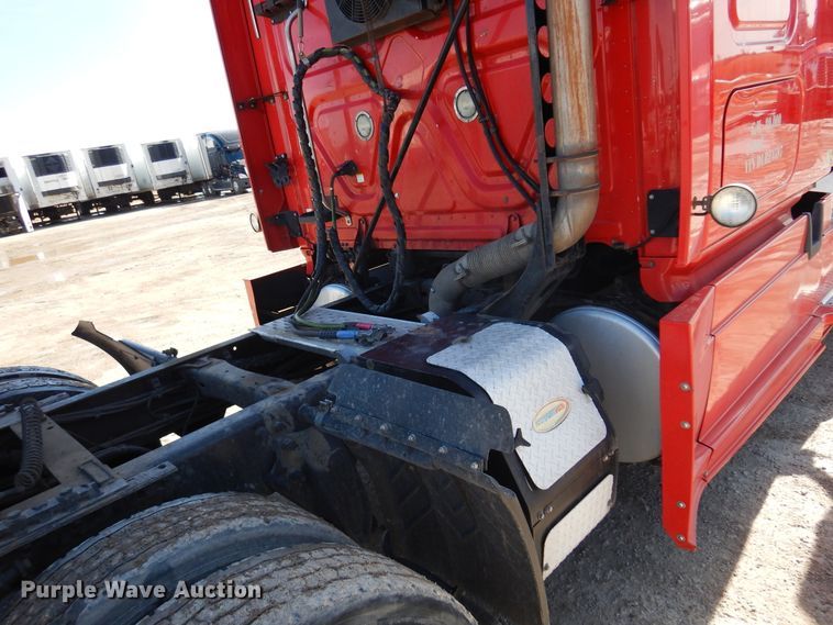 image for item DK4248 2013 Freightliner Cascadia 125  semi truck