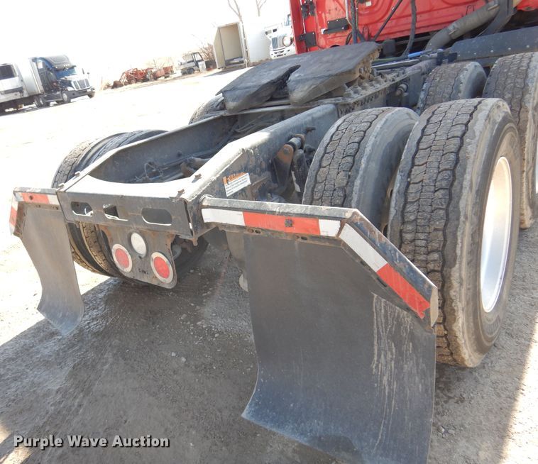 image for item DK4248 2013 Freightliner Cascadia 125  semi truck