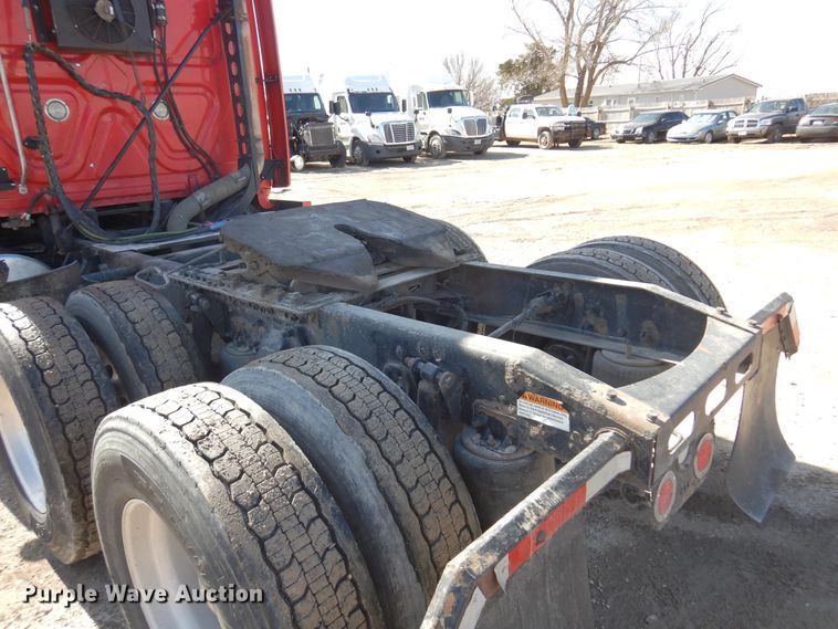 image for item DK4248 2013 Freightliner Cascadia 125  semi truck