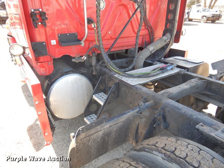 image for item DK4248 2013 Freightliner Cascadia 125  semi truck