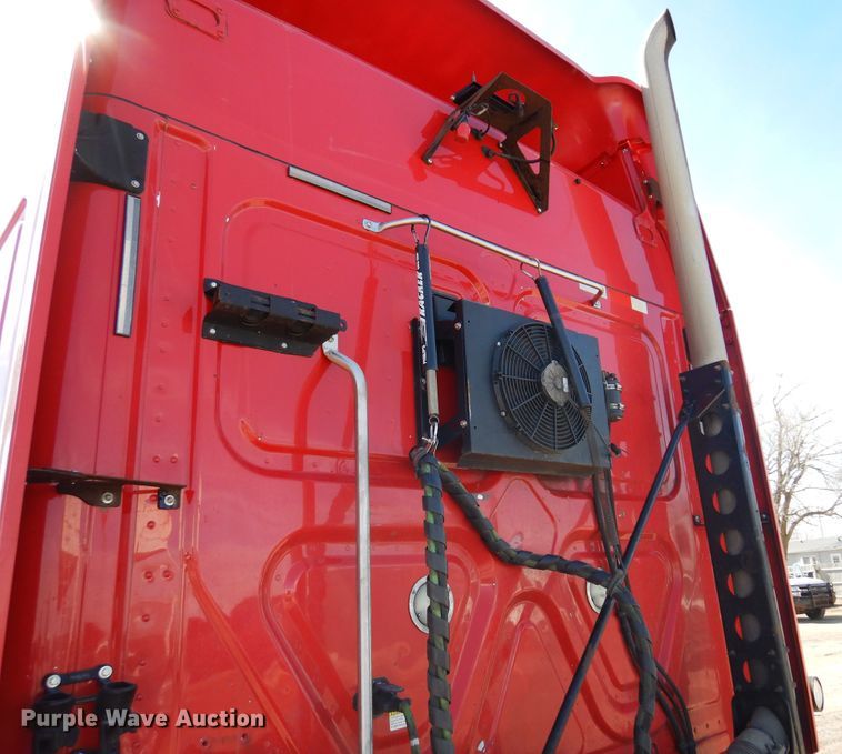 image for item DK4248 2013 Freightliner Cascadia 125  semi truck