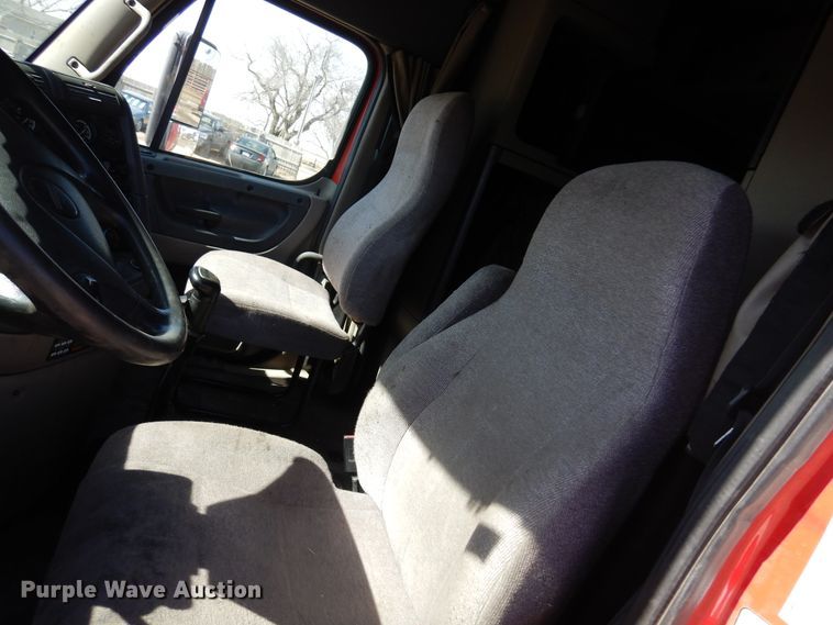 image for item DK4248 2013 Freightliner Cascadia 125  semi truck