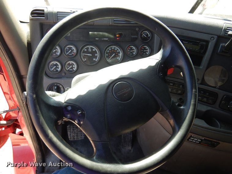 image for item DK4248 2013 Freightliner Cascadia 125  semi truck