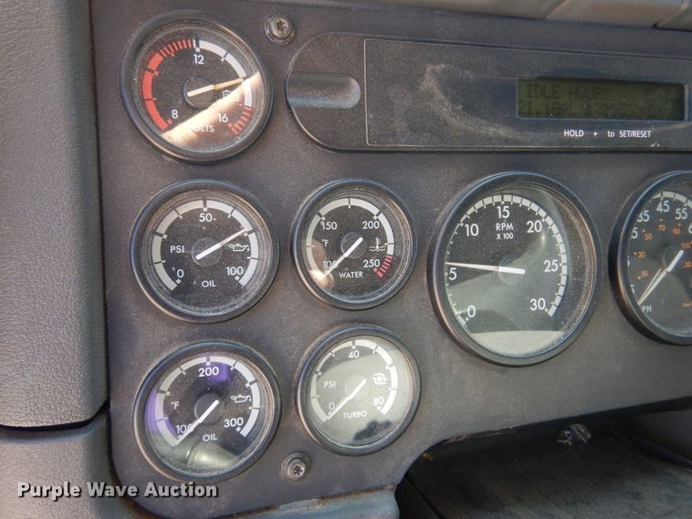 image for item DK4248 2013 Freightliner Cascadia 125  semi truck