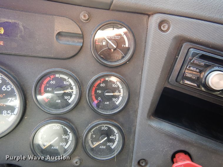 image for item DK4248 2013 Freightliner Cascadia 125  semi truck