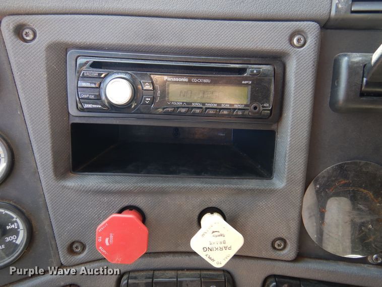 image for item DK4248 2013 Freightliner Cascadia 125  semi truck