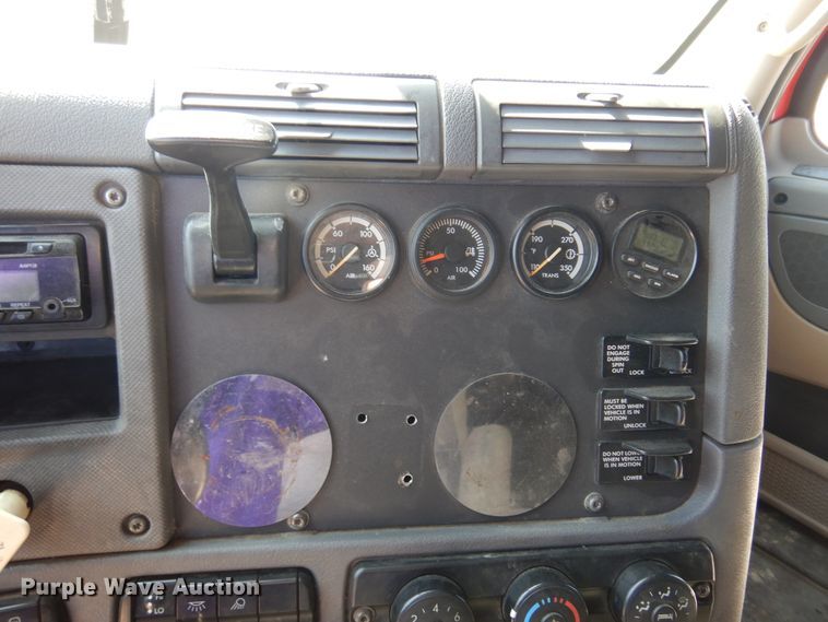 image for item DK4248 2013 Freightliner Cascadia 125  semi truck