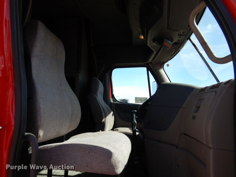 image for item DK4248 2013 Freightliner Cascadia 125  semi truck