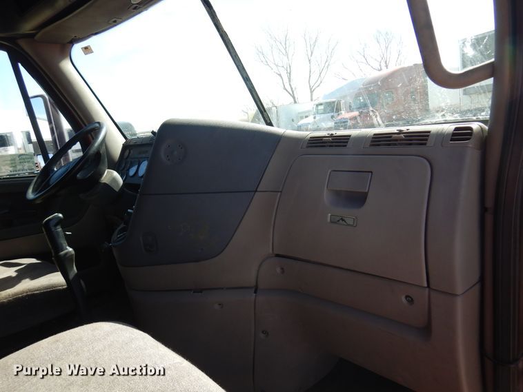 image for item DK4248 2013 Freightliner Cascadia 125  semi truck