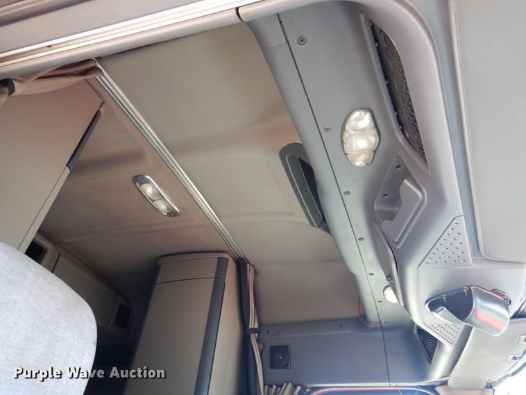 image for item DK4248 2013 Freightliner Cascadia 125  semi truck