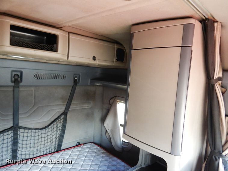 image for item DK4248 2013 Freightliner Cascadia 125  semi truck