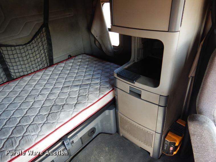 image for item DK4248 2013 Freightliner Cascadia 125  semi truck