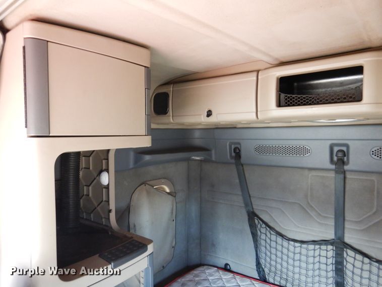 image for item DK4248 2013 Freightliner Cascadia 125  semi truck