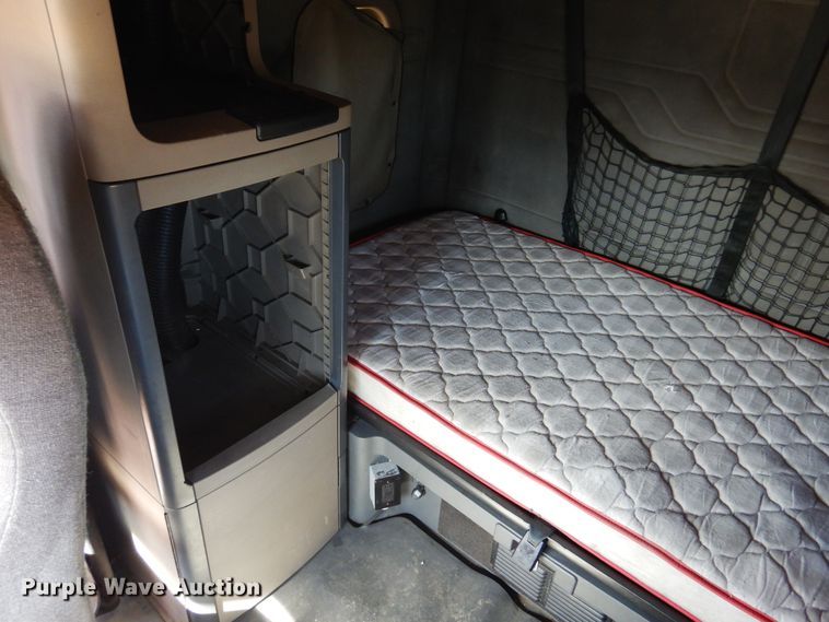 image for item DK4248 2013 Freightliner Cascadia 125  semi truck