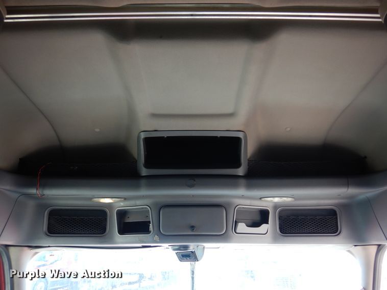 image for item DK4248 2013 Freightliner Cascadia 125  semi truck