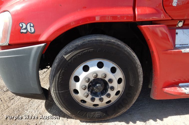 image for item DK4248 2013 Freightliner Cascadia 125  semi truck