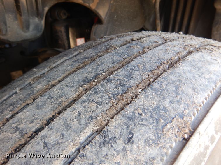 image for item DK4248 2013 Freightliner Cascadia 125  semi truck