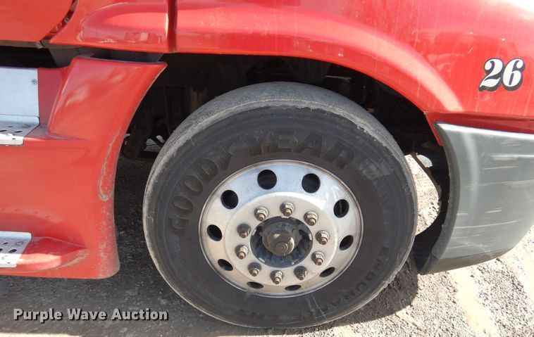 image for item DK4248 2013 Freightliner Cascadia 125  semi truck