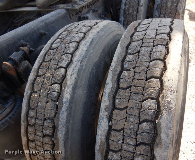 image for item DK4248 2013 Freightliner Cascadia 125  semi truck