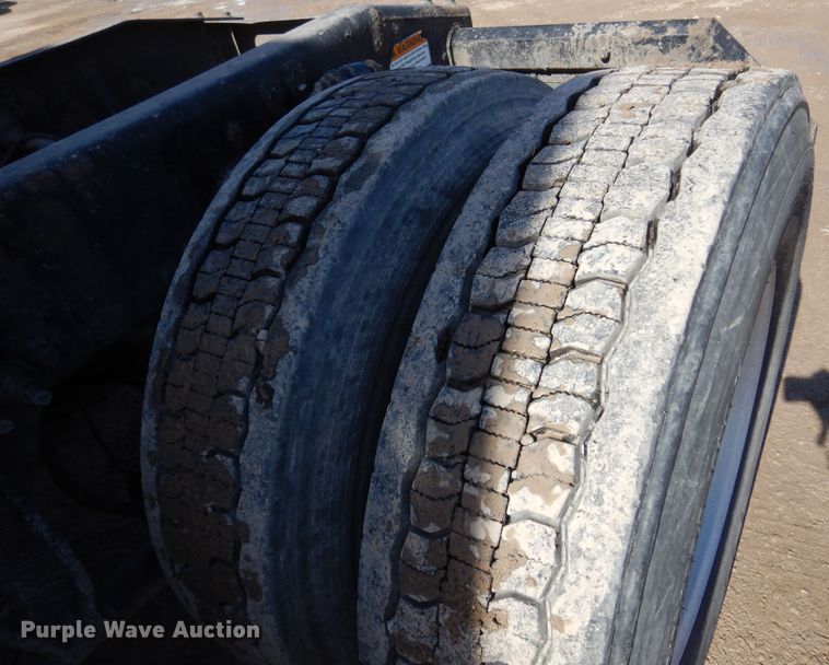 image for item DK4248 2013 Freightliner Cascadia 125  semi truck