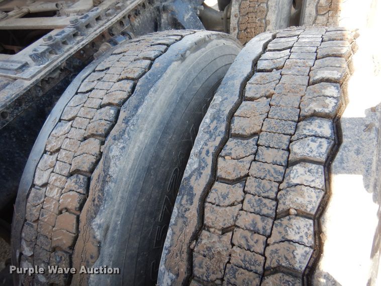 image for item DK4248 2013 Freightliner Cascadia 125  semi truck