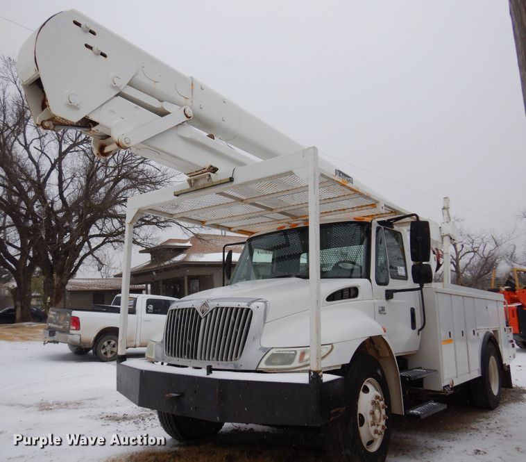 image for item DK4287 2006 International 4300  bucket truck