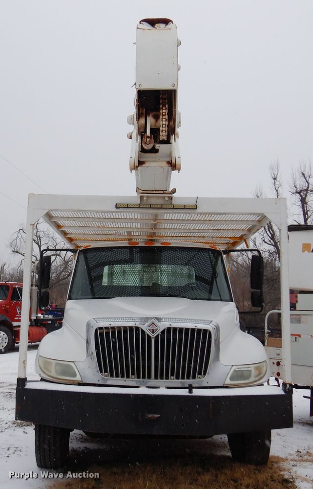 image for item DK4287 2006 International 4300  bucket truck